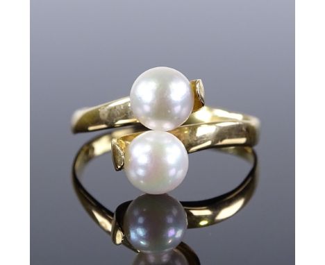 An 18ct gold double whole cultured pearl crossover ring, pearl diameter 6mm, size Q, 3.3g 