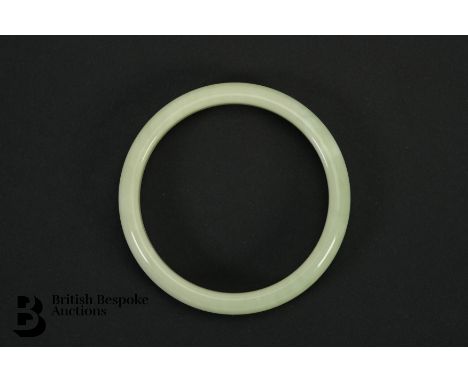 Chinese jade bangle, internal diameter is 60mm, jade width is 12mm.&nbsp;