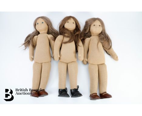 Three vintage Sasha course dolls, all three with long chestnut hair, two with brown eyes and one with blue eyes, cloth bodies