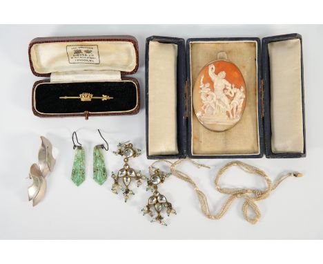 A pair of carved jade drop earrings 30mm, a shell cameo depicting&nbsp;Laoco&ouml;n&nbsp;and his sons approx 60 x 55mm, 9ct g