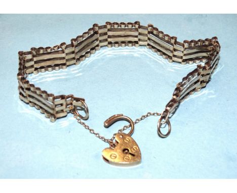 A 9ct gold gate-link bracelet with padlock clasp, 19cm, 9g.