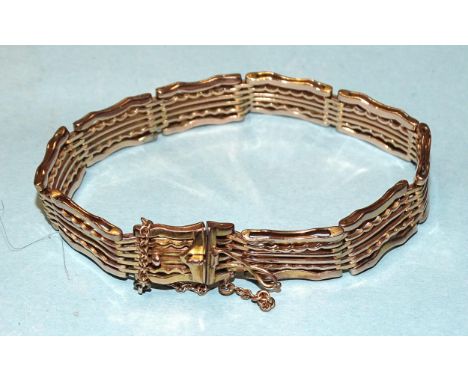 An unmarked gold gate-link bracelet, with concealed clasp, 18cm, 16g.
