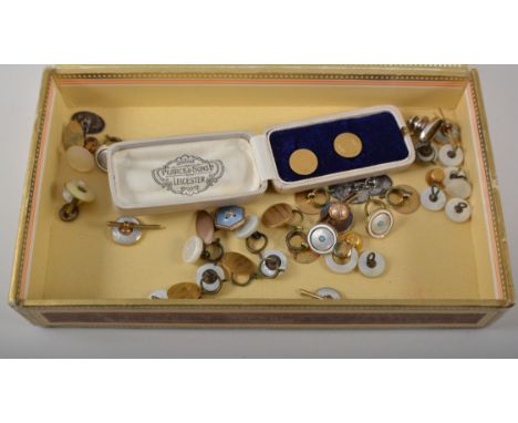 Set of six 9ct gold dress buttons, engine turned, other dress buttons and studs.