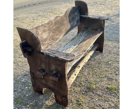 A rustic weathered elm garden bench with pegged frame (af) 153cm long 