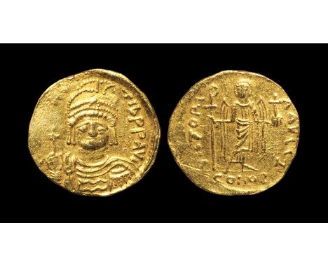 582-602 AD. Constantinople mint. Obv: D N MAVRC TIb PP AVI legend with cuirassed bust facing, wearing plumed helmet, holding 