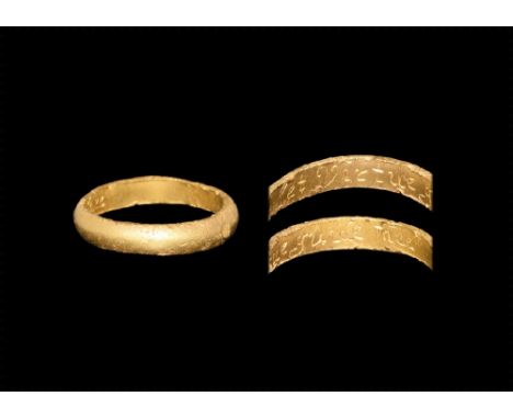 18th century AD. A D-section gold hoop with italic script 'Let Virtue guide thee' inscription to the inner face. 4.42 grams, 