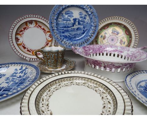 A 19TH CENTURY SPODE CERAMIC BASKET WITH RETICULATED BORDER, impressed and painted marks to base, Dia. 20 cm, together with a