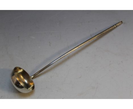 AN UNUSUAL HALLMARKED SILVER LONG HANDLED TODDY LADLE - SHEFFIELD 1885, possibly by Charles Favell, approx weight 65g, L 25 c