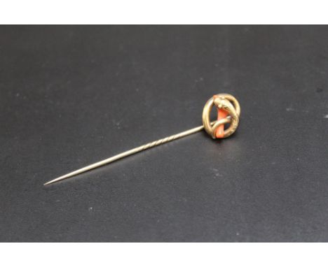 A SYMBOLIC YELLOW METAL STICK PIN FEATURING A SNAKE WRAPPED AROUND CORAL, to symbolize eternal love, H 9 cm