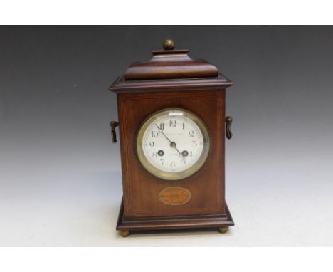 AN EDWARDIAN MAHOGANY BRACKET CLOCK, with twin carry handles, H 31.5 cm