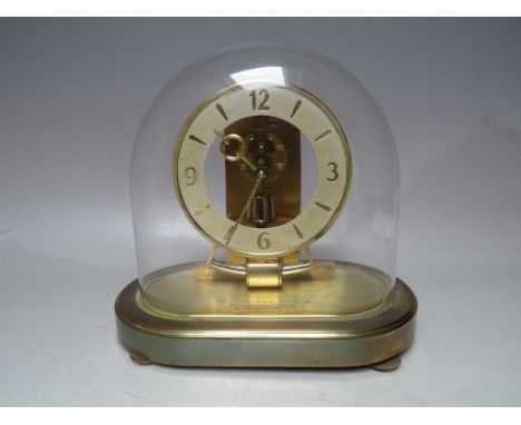 A BATTERY OPERATED KEININGER IMPULSE CLOCK, under glass dome, H 22 cm