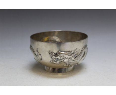 A CHINESE SILVER DRAGON BOWL, makers mark to base rim, approx weight 172g, Dia 10.75 cm