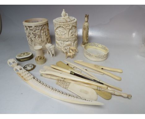 A COLLECTION OF EARLY TWENTIETH CENTURY IVORY AND BONE, to include two carved tusk cases, Japanese okimono etc. (tray)