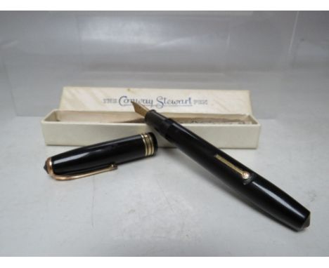 A VINTAGE CONWAY STEWART '58' FOUNTAIN PEN, with DURO Conway Stewart 18 ct gold nib, boxed, overall L 13 cm