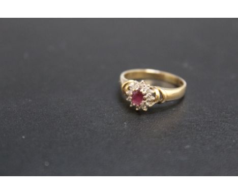 A HALLMARKED 9 CARAT GOLD RUBY CLUSTER RING, approx weight 2.4g, ring size O