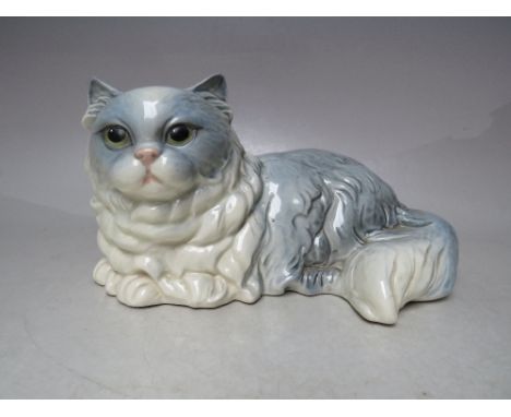 A GOEBEL PORCELAIN MODEL OF A PERSIAN TYPE CAT, hand signed and dated to base, W 21 cm