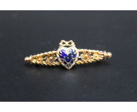 A HALLMARKED 9 CARAT GOLD AND ENAMEL 'HEART' BROOCH, approx weight 2.4g, W 4.5 cm