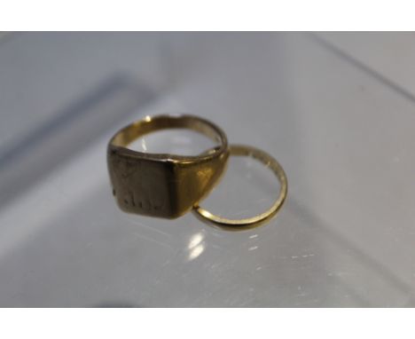 A GENTS GOLD SIGNET RING, stamped 14 k, together with a gold wedding band stamped 14 k, approx combined weight 9.8 g (2)