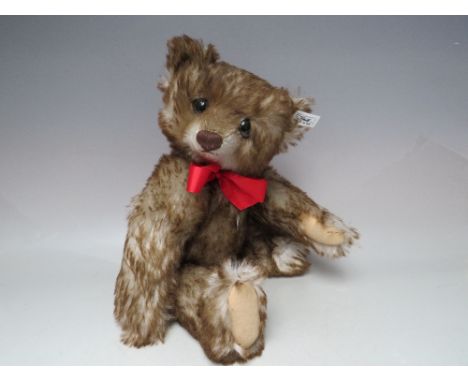 A STEIFF LIMITED EDITION 'TEDDY BAR 1926' MOHAIR BEAR, number 4997 of 6000, button in ear, white tag 407215, working growler,