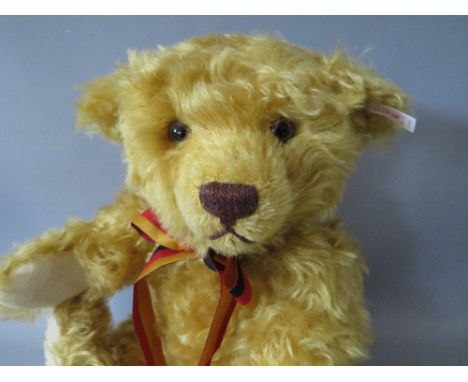 A STEIFF LIMITED EDITION MOHAIR TEDDYBEAR 'ANDREAS' BLOND 40, number 01113, button in ear, white tag 655302, working growler,