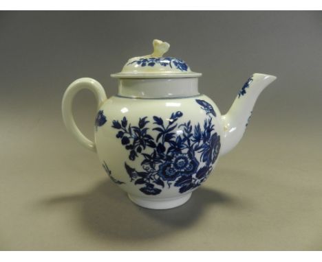 A Worcester porcelain teapot and cover transfer printed in the three flowers pattern (cracked)