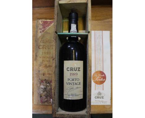 Cruz 1989 vintage port 1 bottle in display case
