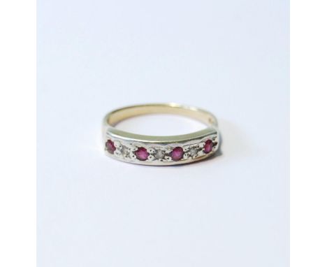 Diamond and ruby ring of eternity style, in 9ct gold. 