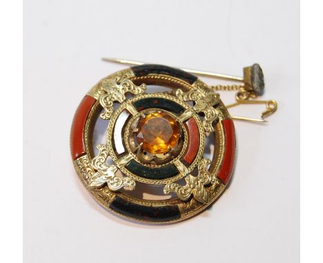 Victorian gold Scotch pebble brooch, circular, with jasper and bloodstone, 38mm, pin detached. 