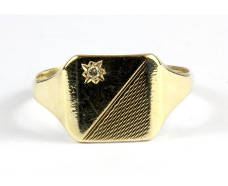 A gentleman's 9ct yellow gold diamond set ring, (S.5).