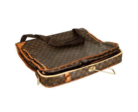 LOUIS VUITTON VINTAGE Kleiderschutzhülle, Koll. 1991. Modell mit drei Kleiderbügeln. Monogram Canvas Serie mit naturbelassene