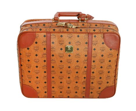 MCM VINTAGE Koffer. Visetos Serie in Cognac mit schwarzenm Logo-Design, Leder-Details in Rotbraun, goldfarbener Hardware, uml