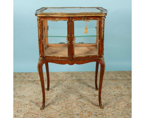 Beautifully crafted rectangular form with glass top, shelf, sides and two front locking doors. Slender cabriole legs and cabi