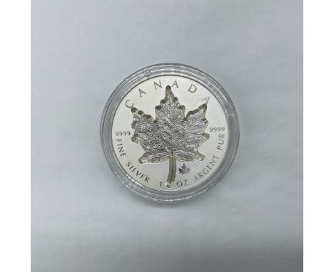 The obverse features the effigy of Her Majesty Queen Elizabeth II. The reverse side depicts the iconic Silver Maple Leaf stru