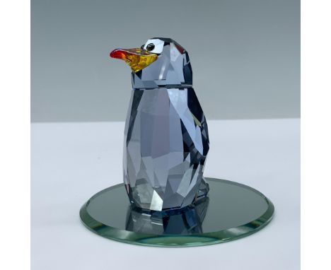 Simply adorable crystal penguin from the Sealife collection. Sparkling in light sapphire satin crystal and vibrant fire opal 