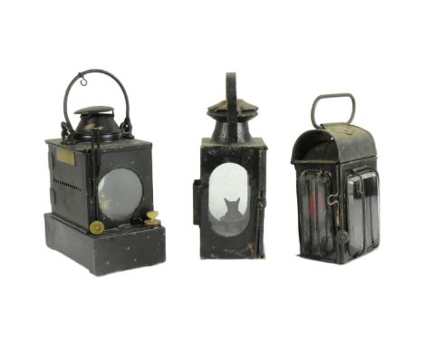 Railwayana - x3 vintage British Railway lamps, comprising of an SR signal lamp, a caged carriage lantern and a railway lamp. 