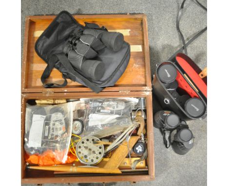 Model Retrieval Kit 3 x BINOCULARS, Box containing Stopwatch, Catapult, 2 x Compass.