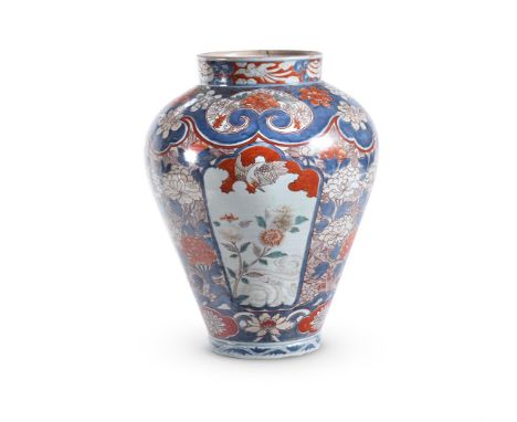 A LARGE IMARI VASE JAPANESE, EDO PERIOD, LATE 17TH CENTURY 40cm high  Provenance: Property from the Phillip Lucas Collection,