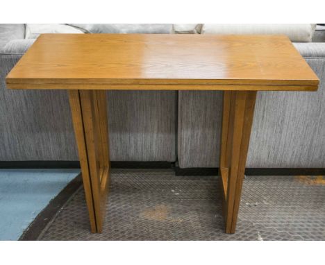 BROWN SALTMAN FURNITURE CO. CARD TABLE, mid 20th century American ash with foldover top on hinged supports (stamped), 75cm H 
