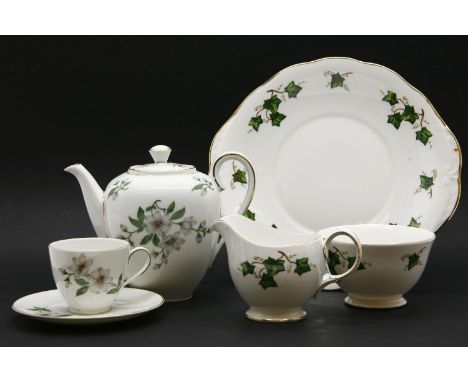 A Colclough leaf decorated dinner and tea service, together with other tea ware