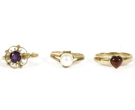 A 9ct gold single stone cultured pearl ring, a 9ct gold single stone heart shaped garnet cabochon ring, and a 9ct gold single