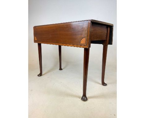 A mahogany drop leaf-table with inlaid detail, height 68cm, width 84cm, depth 80cm.