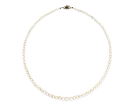 A PEARL AND GREEN TOURMALINE NECKLACE in yellow gold and silver, comprising a row of graduated pearls ranging from 2.5mm-6.4m