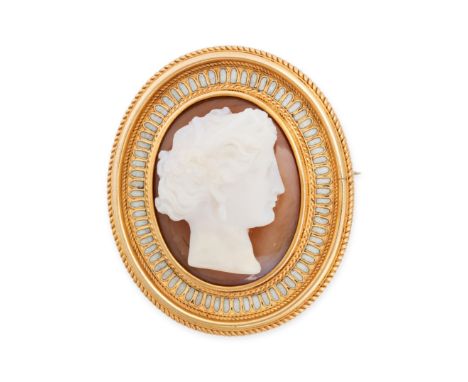 AN ANTIQUE ENAMEL AND AGATE CAMEO BROOCH in yellow gold, set with an agate cameo carved to depict the profile of a classical 