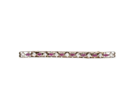 AN ANTIQUE RUBY AND DIAMOND BAR BROOCH in yellow and white gold,&nbsp;comprising a row of alternating old cut diamonds and pa