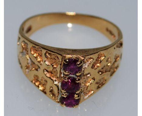 A RUBY AND GOLD RING.