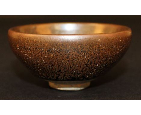 A CHINESE SONG DYNASTY TYPE JIAN KILN CERAMIC BOWL, 3.4in diameter.