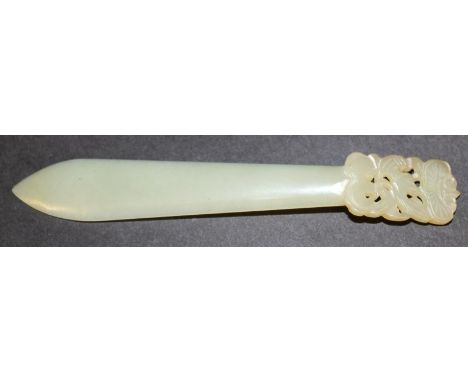 A 19TH/20TH CENTURY CHINESE CARVED JADE HAIR ORNAMENT, with pierced and carved decoration of a phoenix and ruyi, 5.4in long.