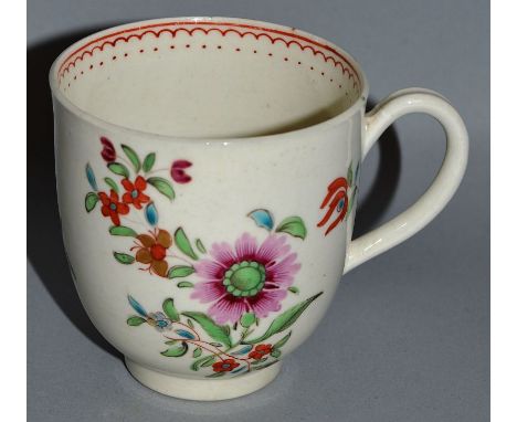 AN 18TH CENTURY WORCESTER COFFEE CUP painted with flower sprays the interior with dot and loop border King 340.