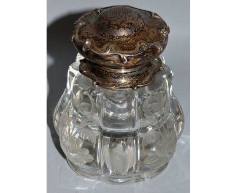 AN ART NOUVEAU SILVER TOP INKWELL.