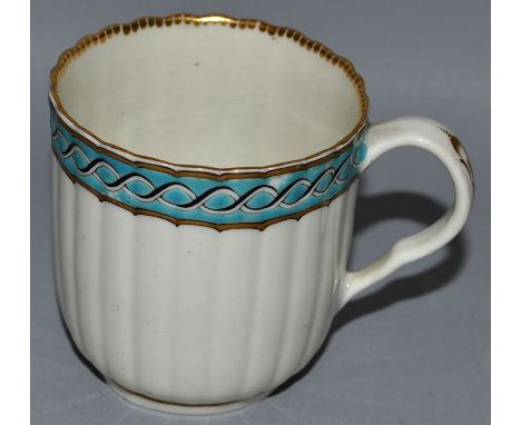 AN 18TH CENTURY WORCESTER FLUTED COFFEE CUP painted with a turquoise border and intertwined black and white ribbons King 294.